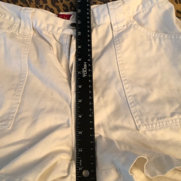 Zena size 10 white denim shorts w/flap back snap pockets front pockets - Picture 4 of 7